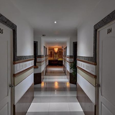 Rizzo Plaza Hotel トゥンベス エクステリア 写真