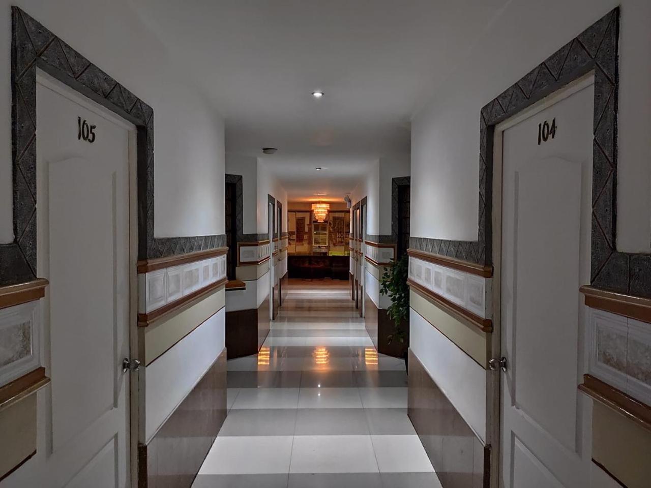 Rizzo Plaza Hotel トゥンベス エクステリア 写真