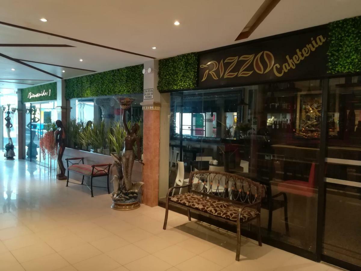 Rizzo Plaza Hotel トゥンベス エクステリア 写真